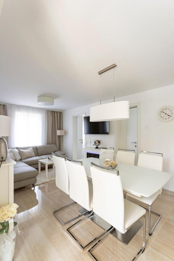 מאלינסקה Luxury Mantinela Apartment מראה חיצוני תמונה